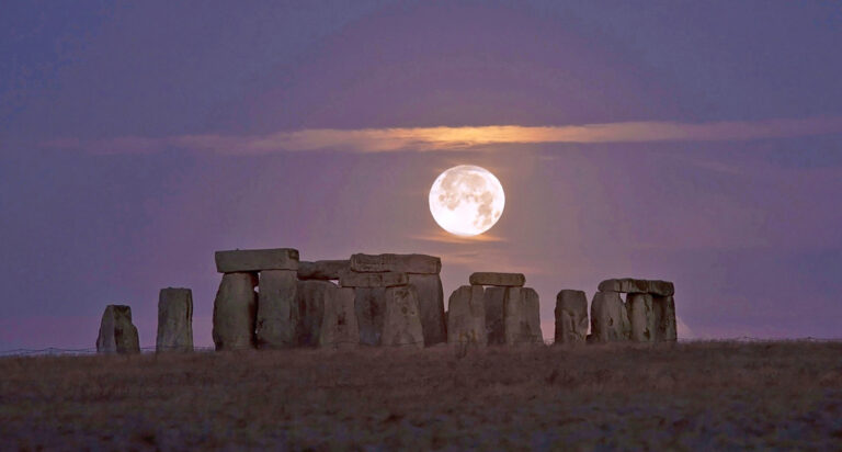 moonrise over Stonehenge: image credit The Great West Way